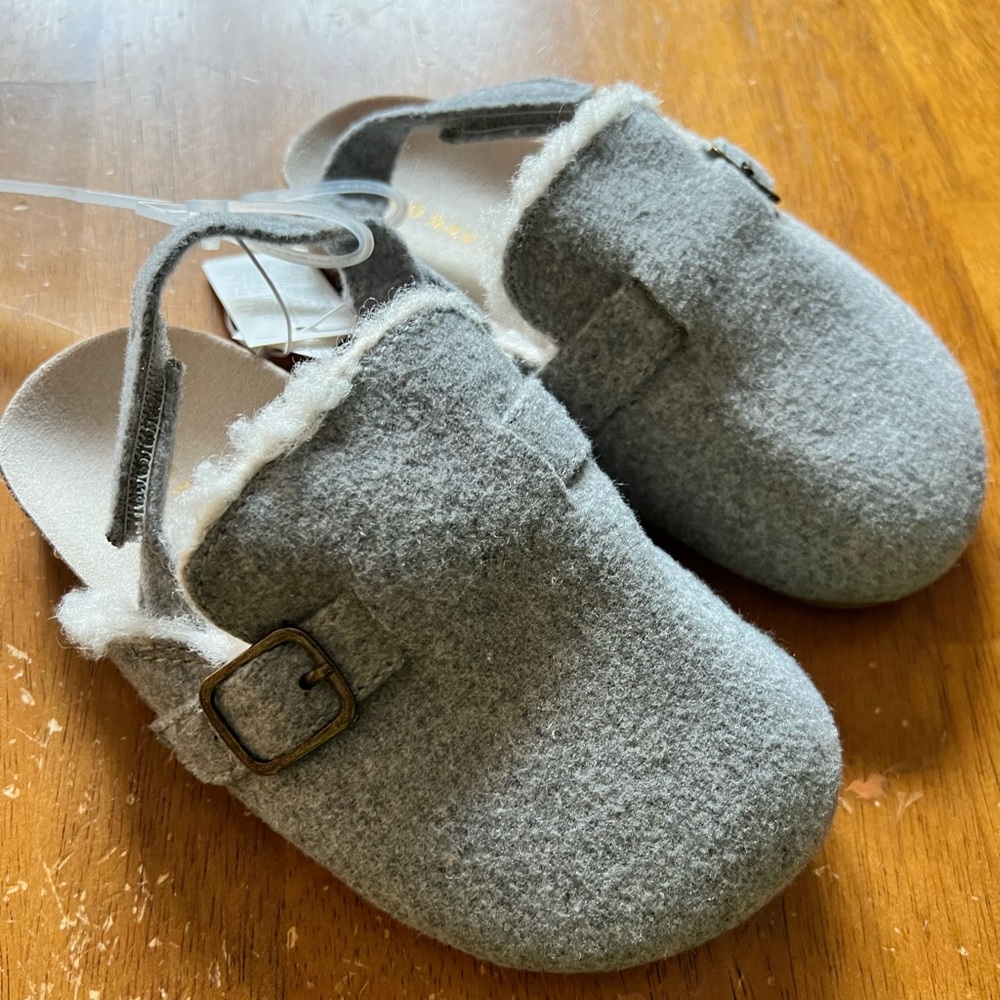 NWT Old Navy shoes size 9